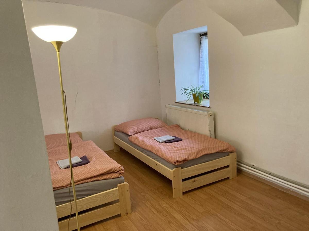 Prijemny Apartman Se Zahradou Ostresany Eksteriør bilde